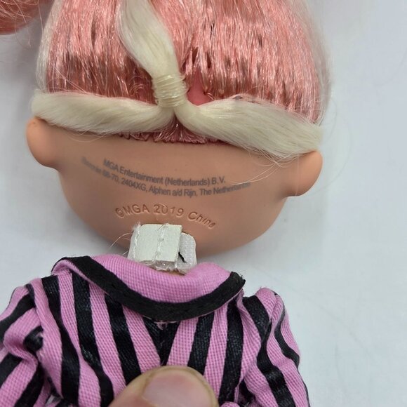 LOL Surprise OMG Winter Chill Big Wig Doll With Long Pink Hair & Black Striped O - Picture 3 of 8